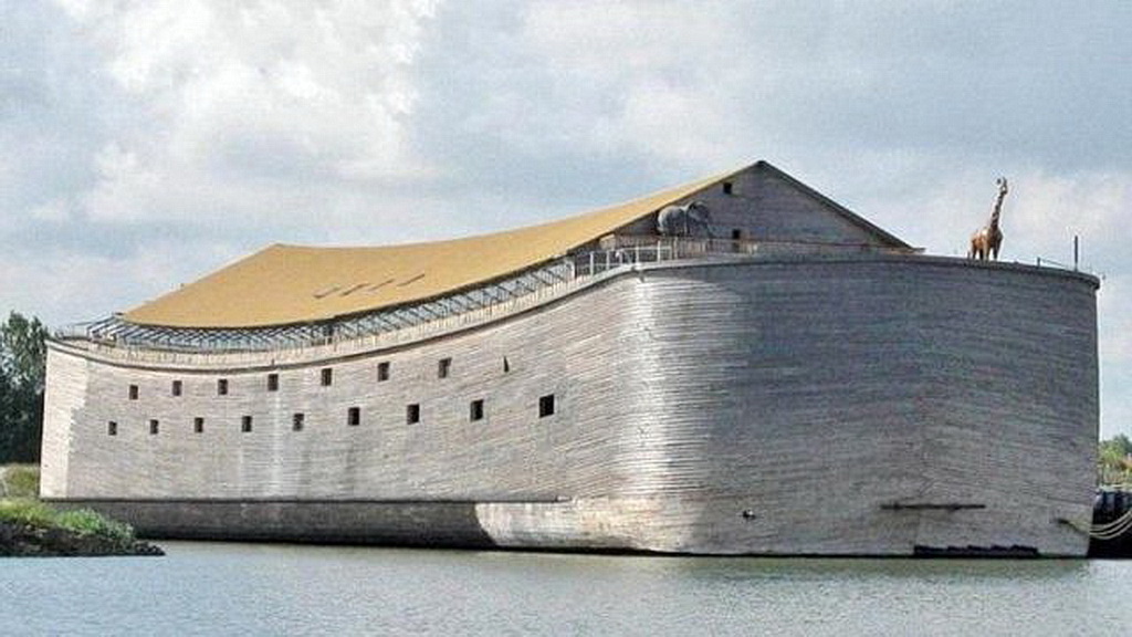 Плотник в Голландии построил точную копию Ноева ковчега