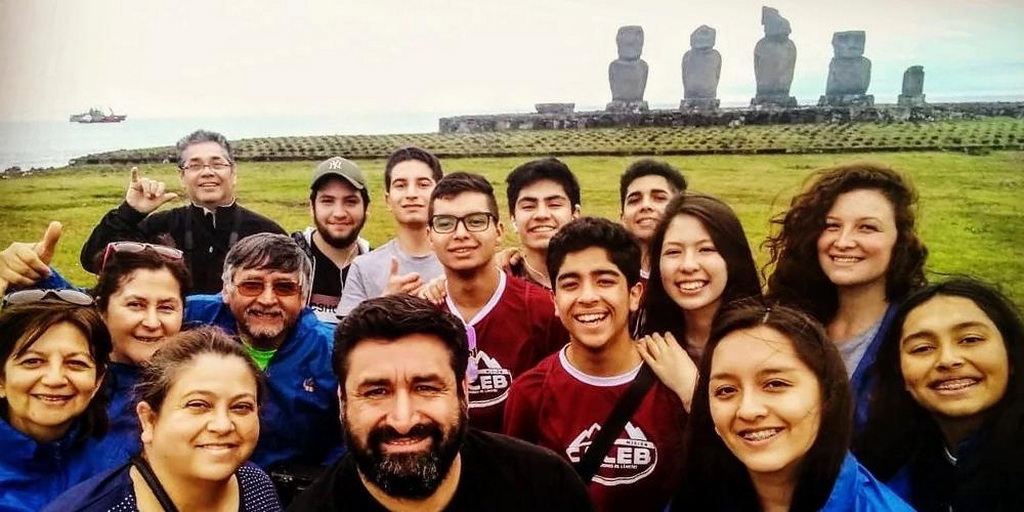 В Чили ученики-адвентисты и учителя прибыли на отдаленный остров Пасхи