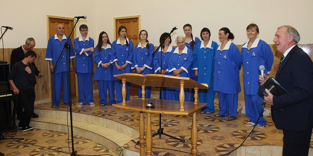 В Днепре крестились 12 человек