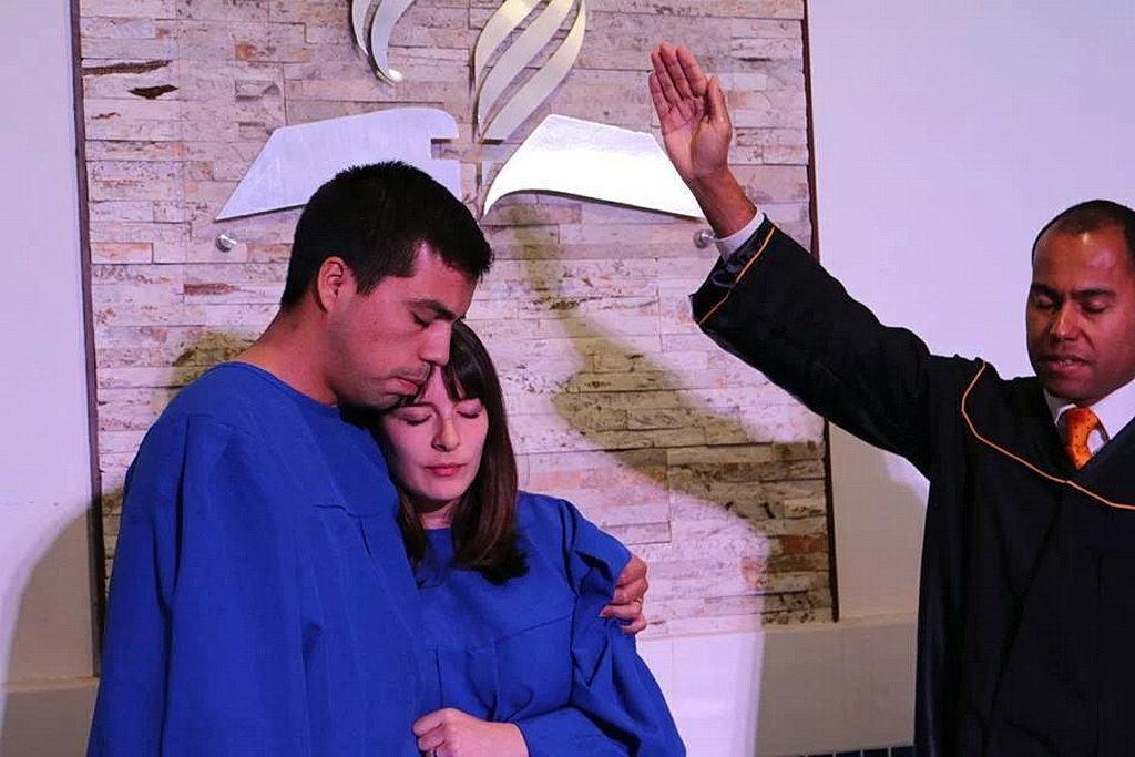 Более 1000 человек крещено после евангелизационных собраний в Чили