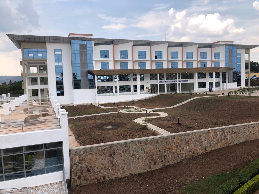 Президент Руанды открывает адвентистскую медицинскую школу в Восточной Африке