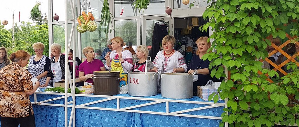 Адвентисты Славянска участвовали в городском Фестивале Борща