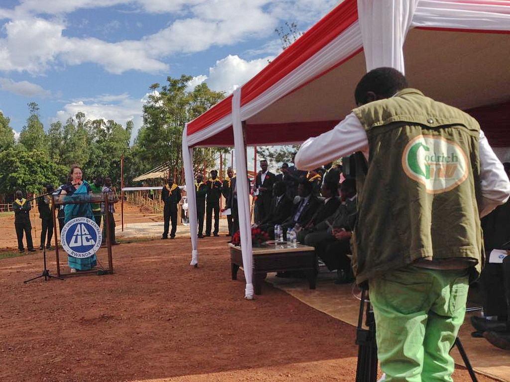 Тед Вильсон закложил камень в фундамент ‘жемчужины’ адвентистского медицинского образования