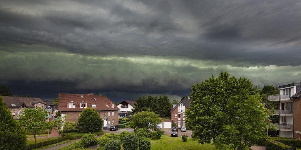 Горячие молитвы задержали на несколько часов шторм в России